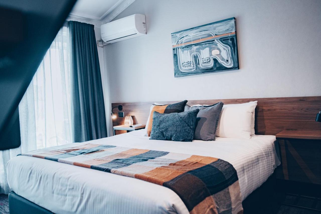 ג'ינדביין Banjo Paterson Inn מראה חיצוני תמונה