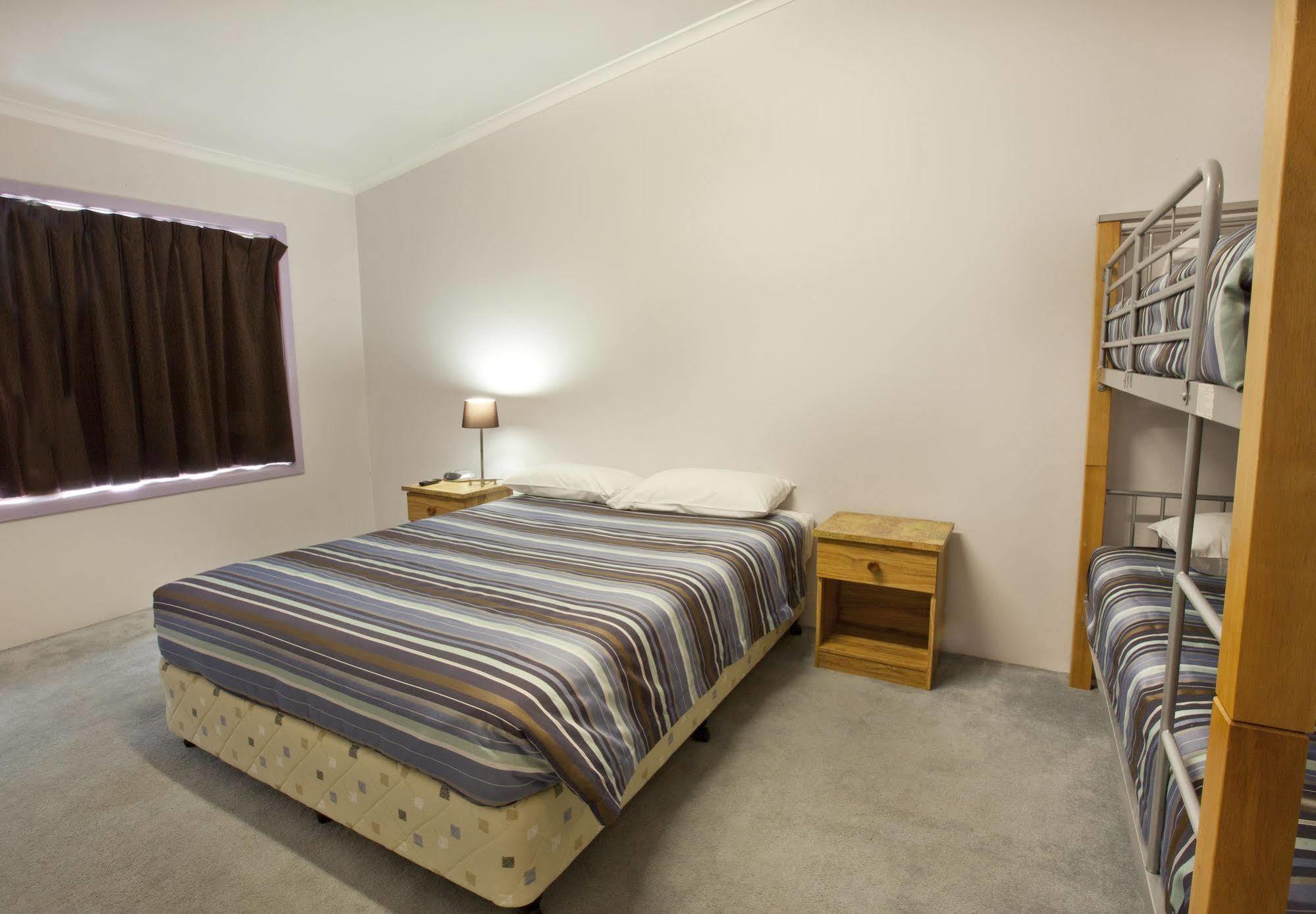 ג'ינדביין Banjo Paterson Inn מראה חיצוני תמונה